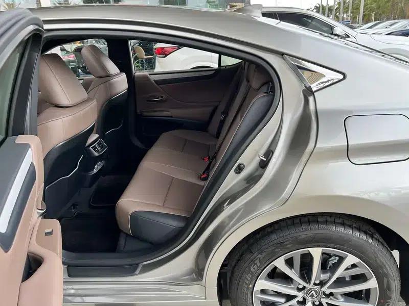Lexus ES 2025 200 Premium Edition — миниатюра 11