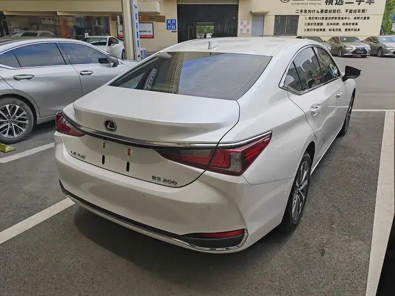 Lexus ES 2022 200 Premium Edition — миниатюра 3