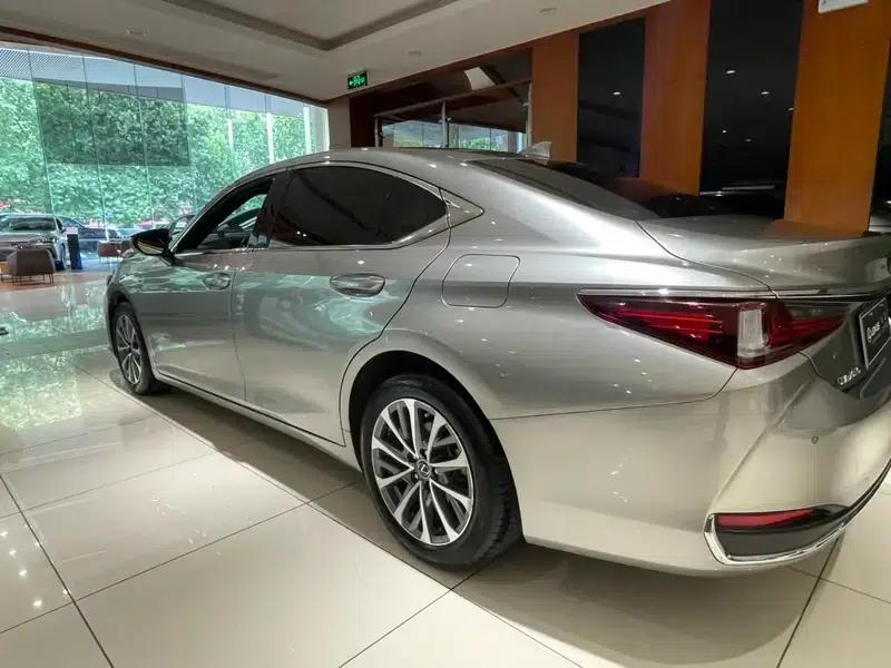 Lexus ES 2022 200 Premium Edition — миниатюра 4