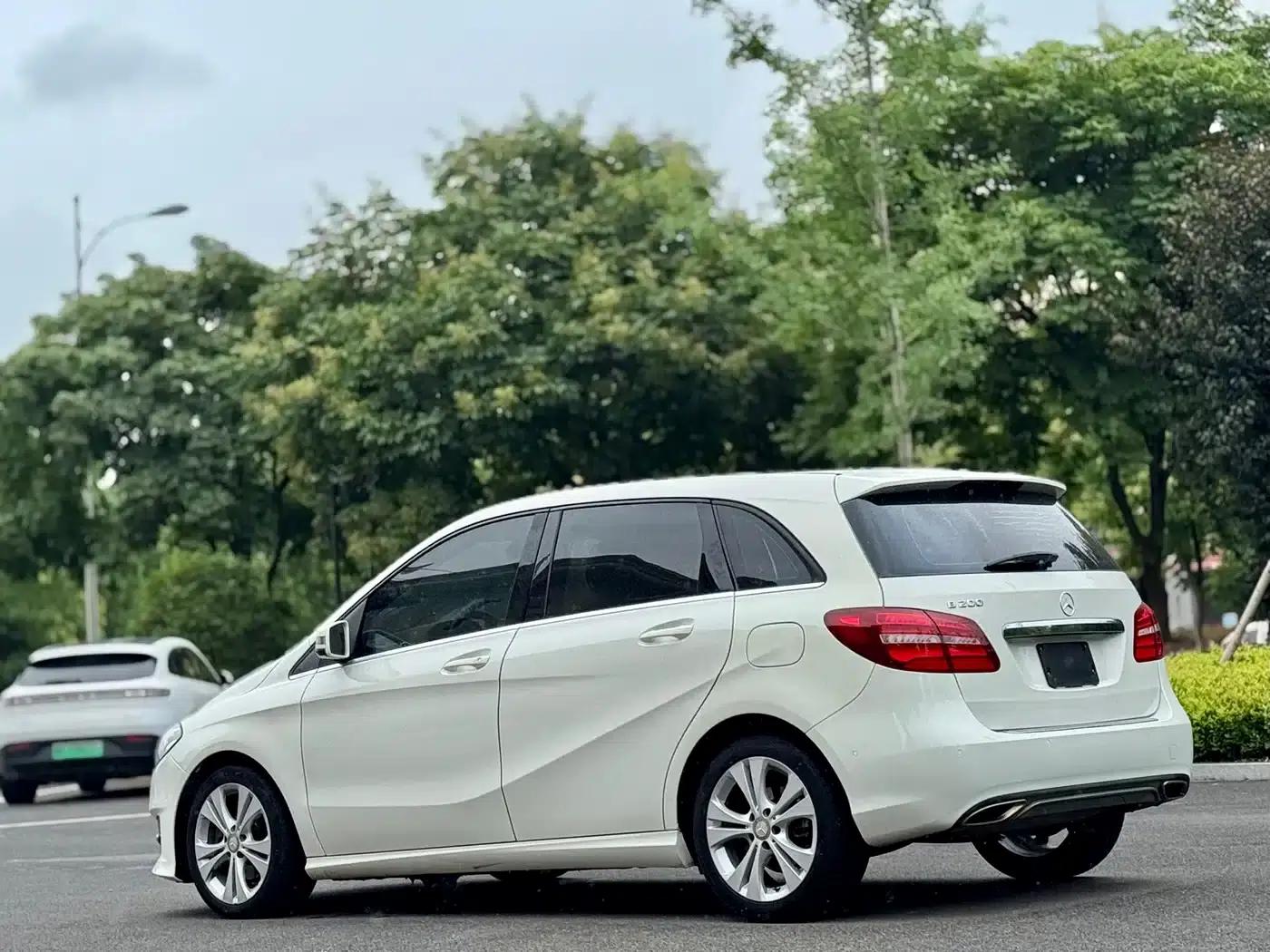 Mercedes-Benz B-Class 2016 B 200 Limited Edition — миниатюра 7
