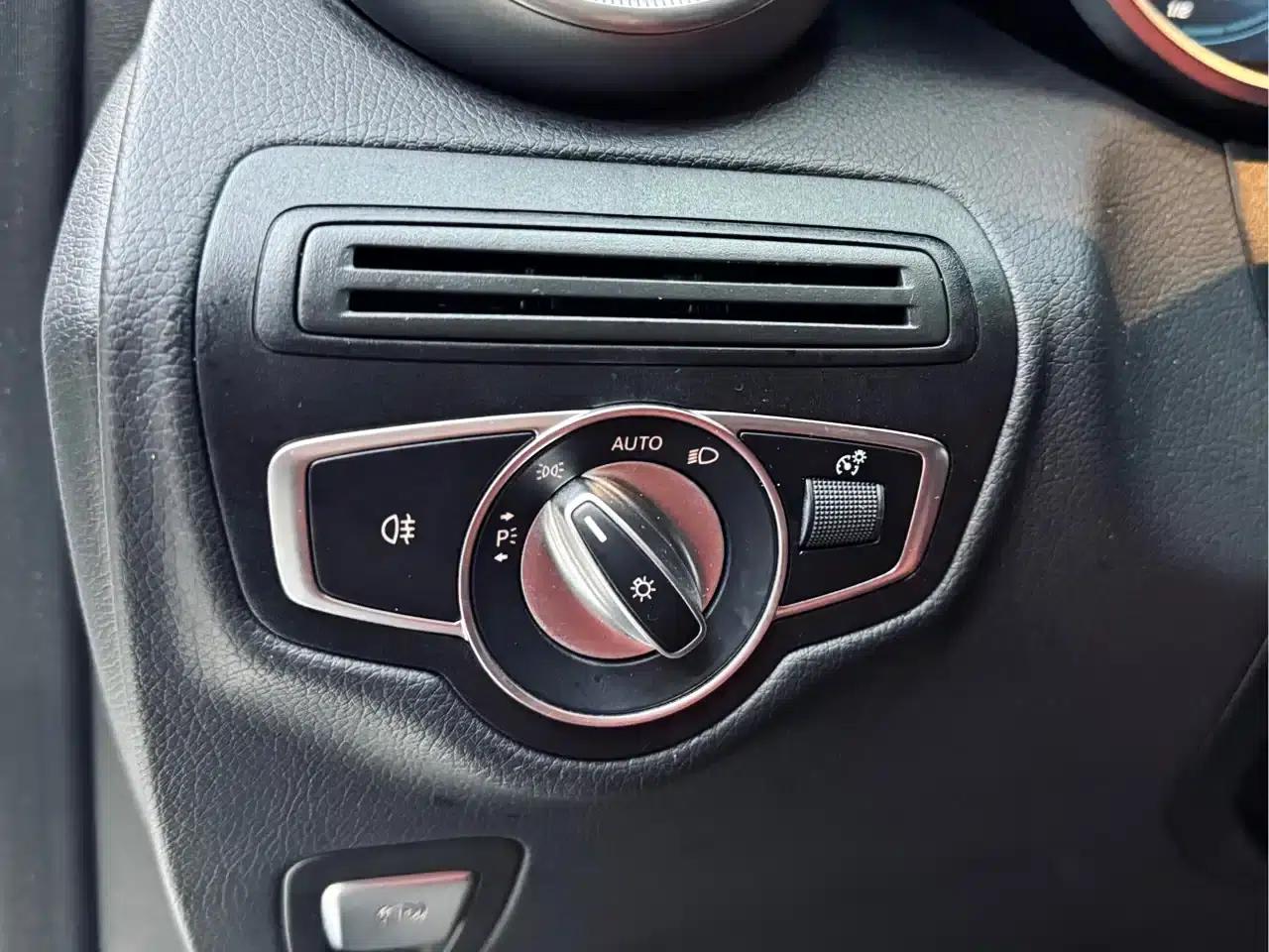 2023 Mercedes-Benz GLC Coupe, GLC 300 4MATIC Coupe SUV — миниатюра 13