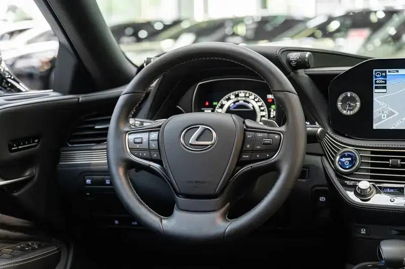 Lexus LS 2021 500h Premium Edition — миниатюра 17