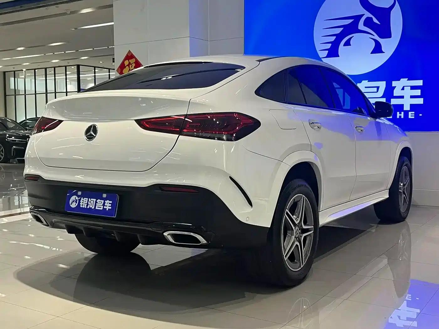 2020 Mercedes-Benz GLE Coupe, GLE 450 4MATIC Coupe SUV, Fashion Model — миниатюра 12