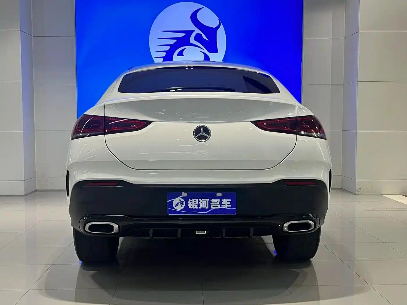 2020 Mercedes-Benz GLE Coupe, GLE 450 4MATIC Coupe SUV, Fashion Model — миниатюра 13