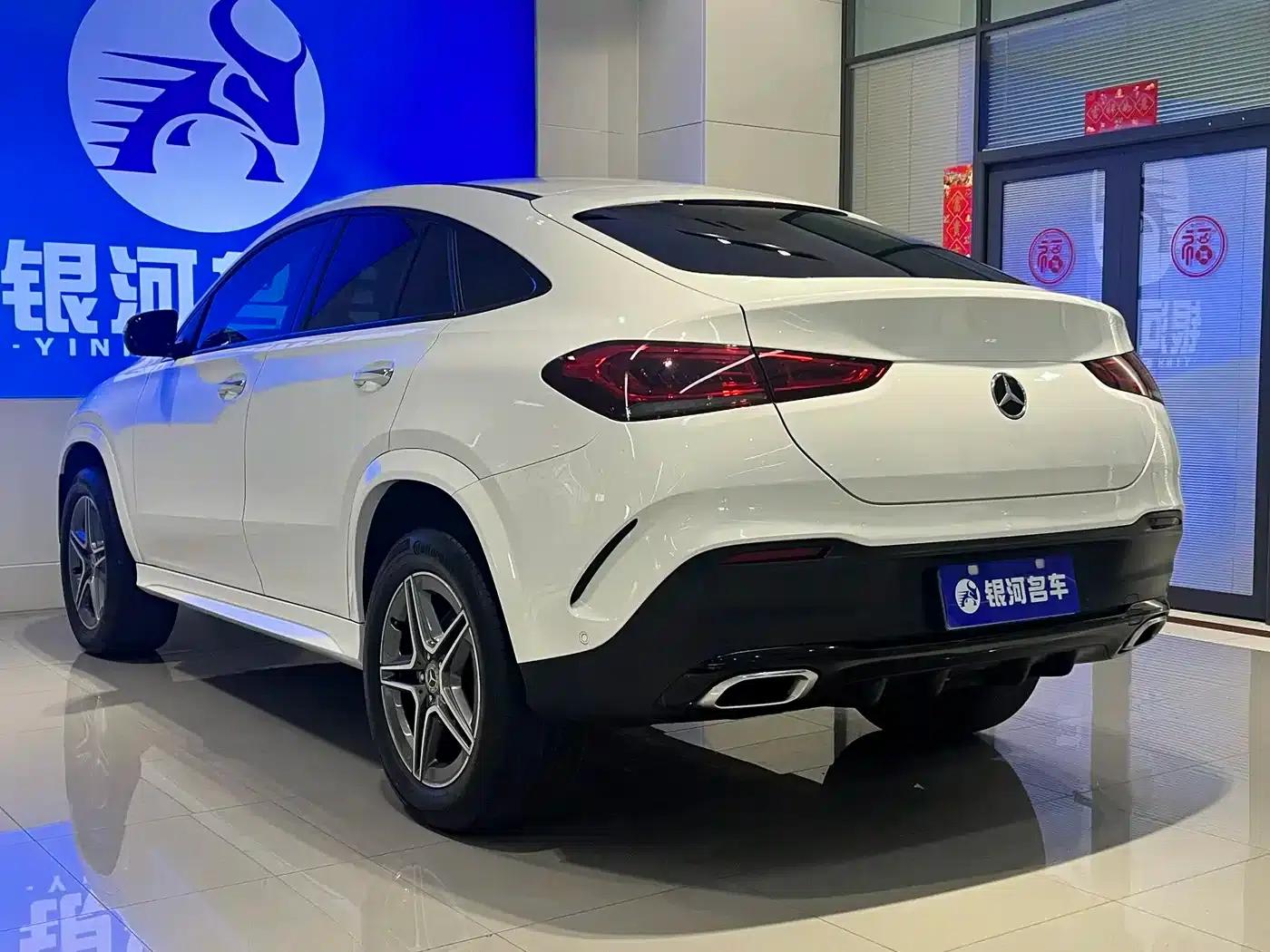 2020 Mercedes-Benz GLE Coupe, GLE 450 4MATIC Coupe SUV, Fashion Model — миниатюра 14