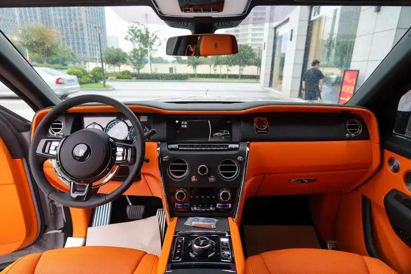 2024 Cullinan, four-seater version — миниатюра 11
