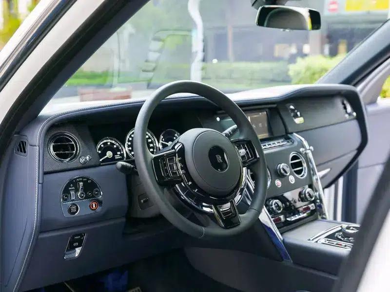 2024 Cullinan, four-seater version — миниатюра 8