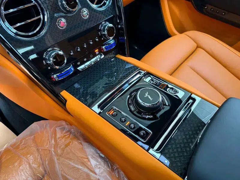 2024 Cullinan Black Badge — миниатюра 14