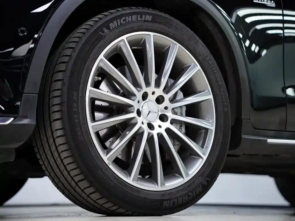 2017 Mercedes-Benz GLC AMG 43 4MATIC — миниатюра 18