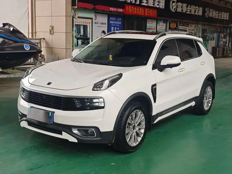Lynk & Co 01 2017 2.0T 2WD Pro Edition — миниатюра 1