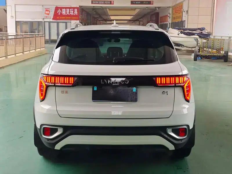 Lynk & Co 01 2017 2.0T 2WD Pro Edition — миниатюра 3