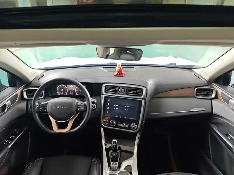 Lynk & Co 01 2017 2.0T 2WD Pro Edition — миниатюра 5