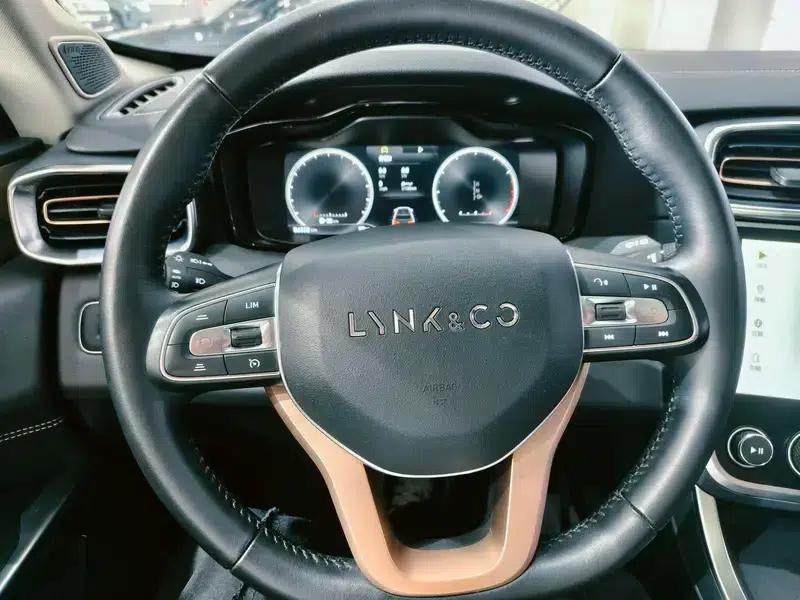 Lynk & Co 01 2017 2.0T 2WD Pro Edition — миниатюра 17
