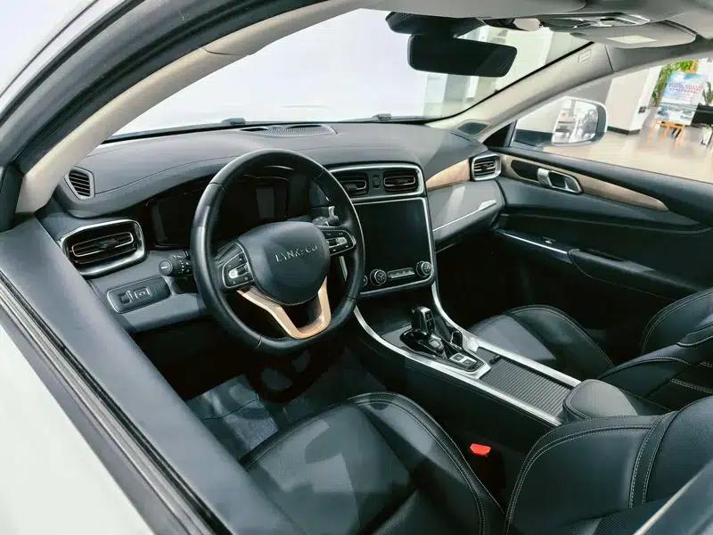 Lynk & Co 01 2017 2.0T 2WD Pro Edition — миниатюра 18