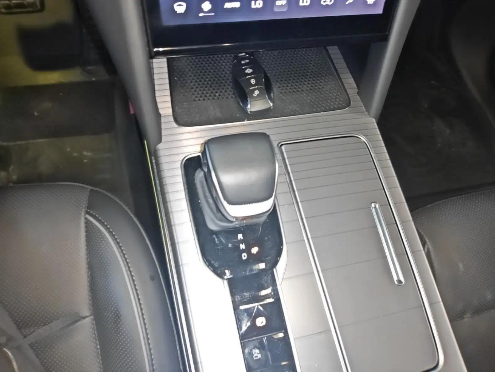 Hongqi HS7 PHEV 2024 2.0T PHEV Four-Wheel Drive Flagship Edition 6 Seats — миниатюра 29