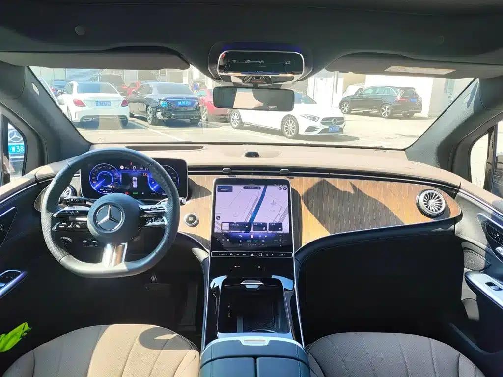 Mercedes-Benz EQE SUV 2024 500 4MATIC — миниатюра 15