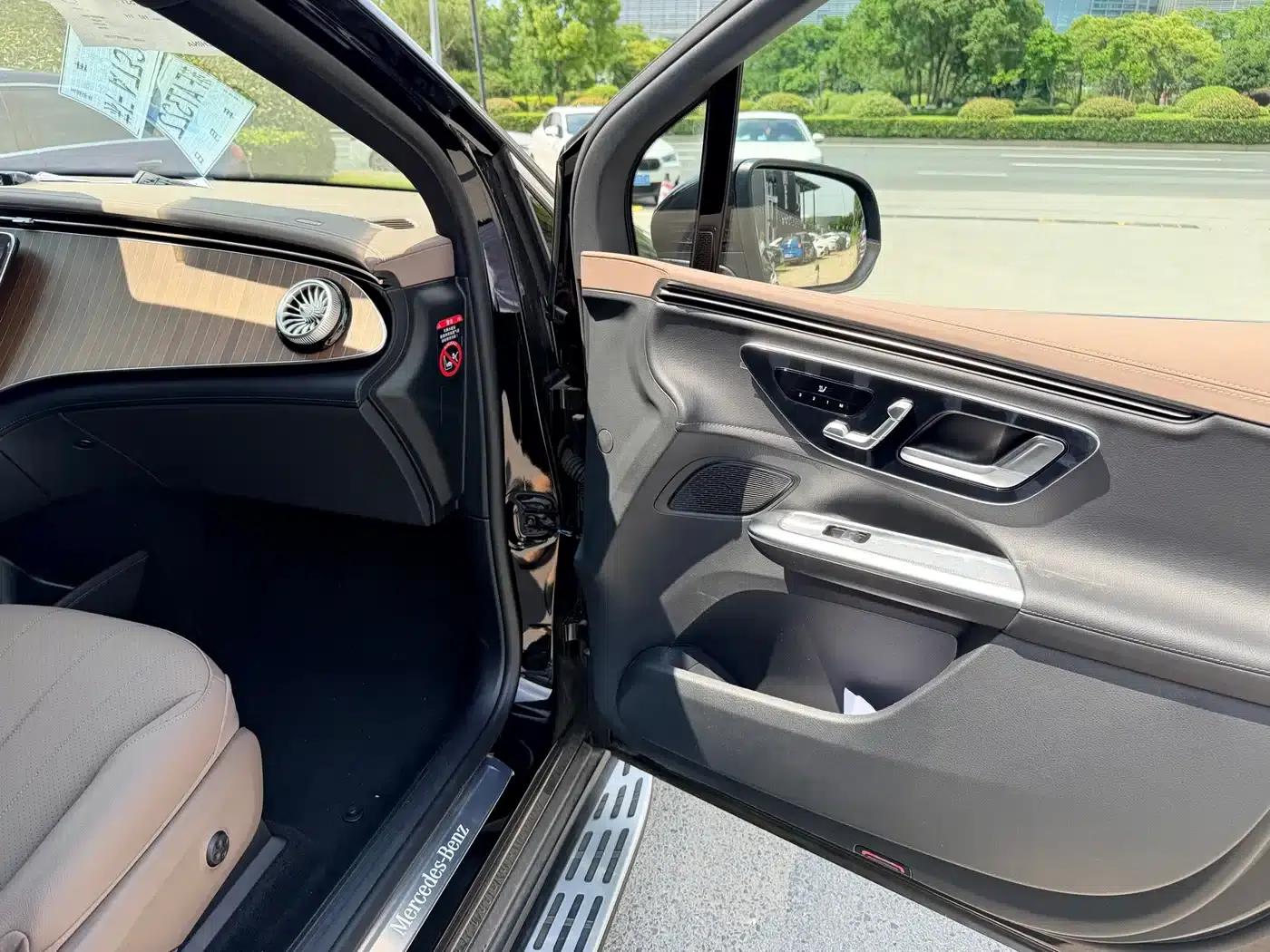 Mercedes-Benz EQE SUV 2024 500 4MATIC Pioneer Edition — миниатюра 11