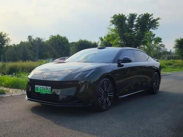 Lynk & Co 10 EM-P 2025 240 AWD Ultra Sport Edition