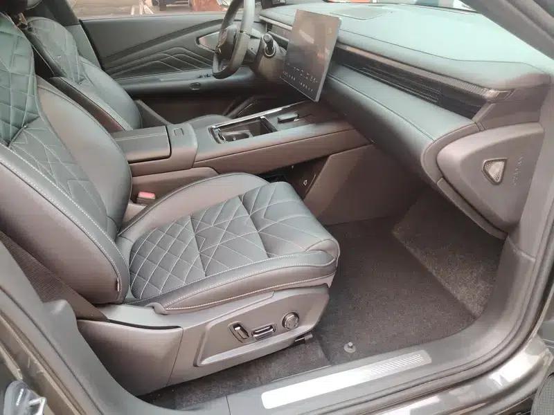 Lynk & Co 10 EM-P 2025 Model 240 AWD Ultra H5 — миниатюра 8
