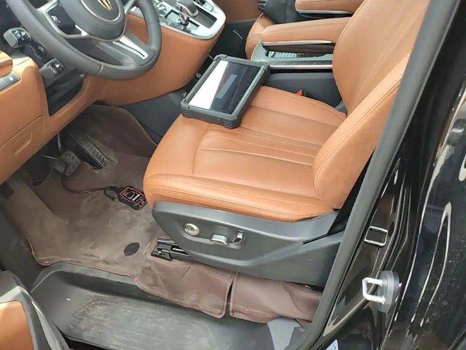 Hongqi HQ9 PHEV 2024 2.0T Four-Wheel Drive Business Edition — миниатюра 17