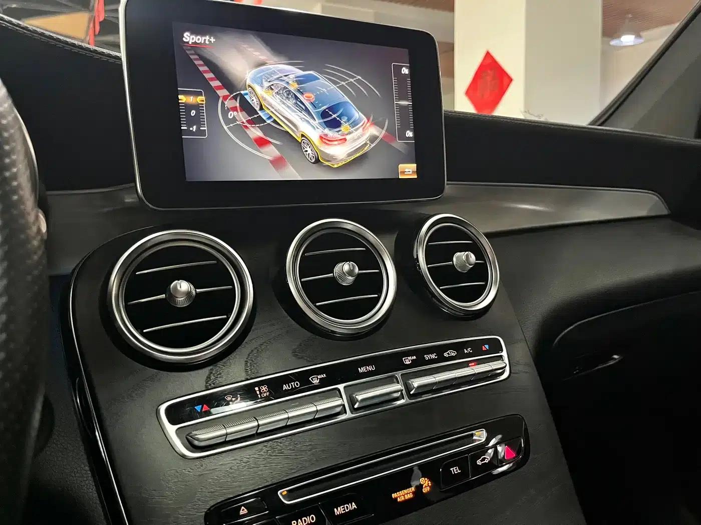 Mercedes-Benz GLC Coupe AMG 2018 AMG GLC 63 4MATIC+ Coupe SUV — миниатюра 9