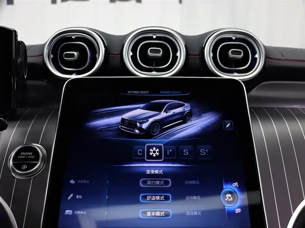 Mercedes-Benz GLC Coupe AMG 2025 AMG GLC 43 4MATIC Coupe SUV — миниатюра 15