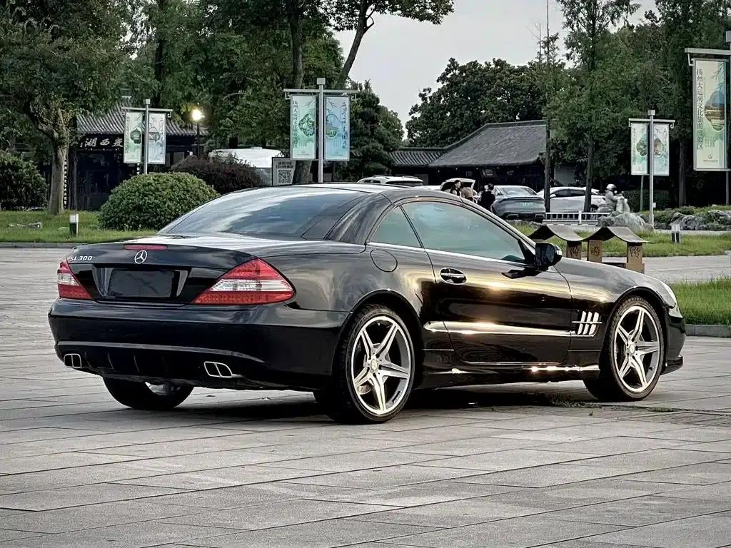 Mercedes-Benz SL-Class 2011 SL 300 Grand Edition — миниатюра 9
