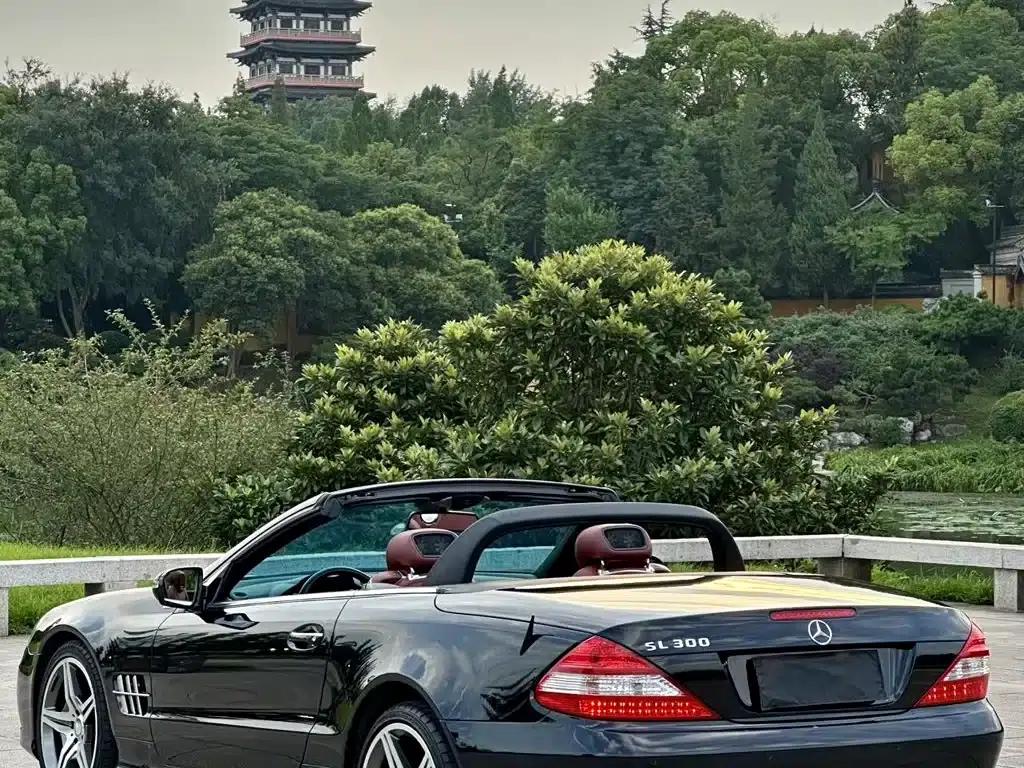 Mercedes-Benz SL-Class 2011 SL 300 Grand Edition — миниатюра 10