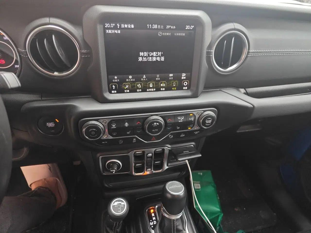Jeep Gladiator 2022 3.6L Pioneer Edition — миниатюра 13