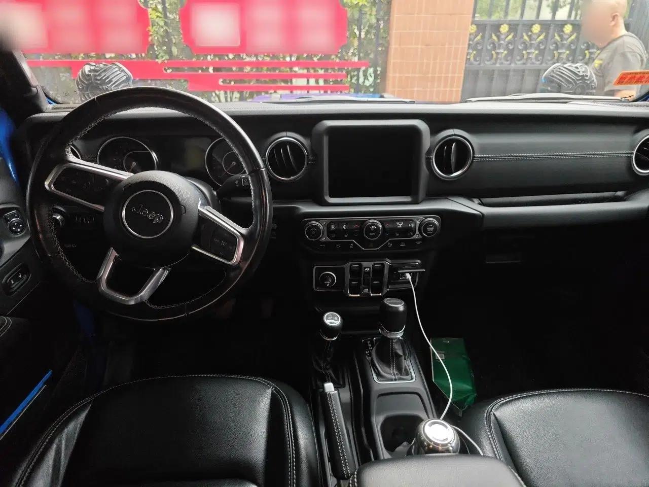 Jeep Gladiator 2022 3.6L Pioneer Edition — миниатюра 9
