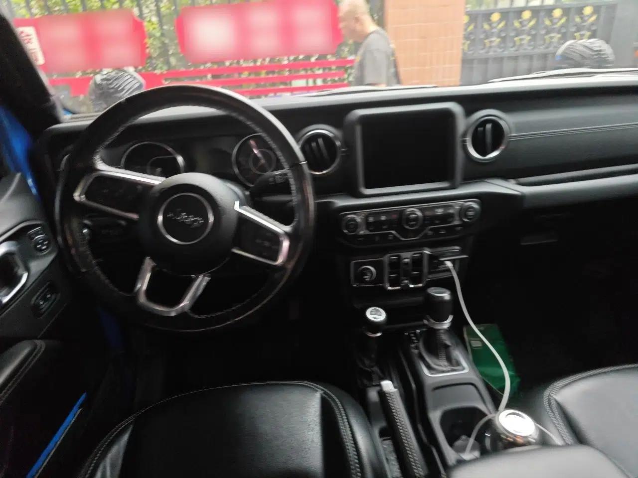 Jeep Gladiator 2022 3.6L Pioneer Edition — миниатюра 10