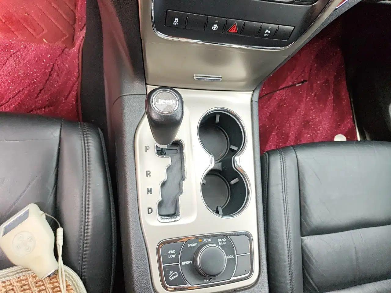 Jeep Grand Cherokee 2012 3.6L Luxury Navigation Edition — миниатюра 14