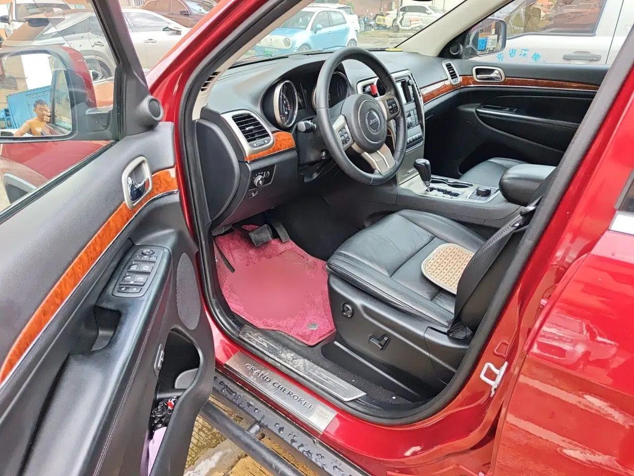 Jeep Grand Cherokee 2012 3.6L Luxury Navigation Edition — миниатюра 16