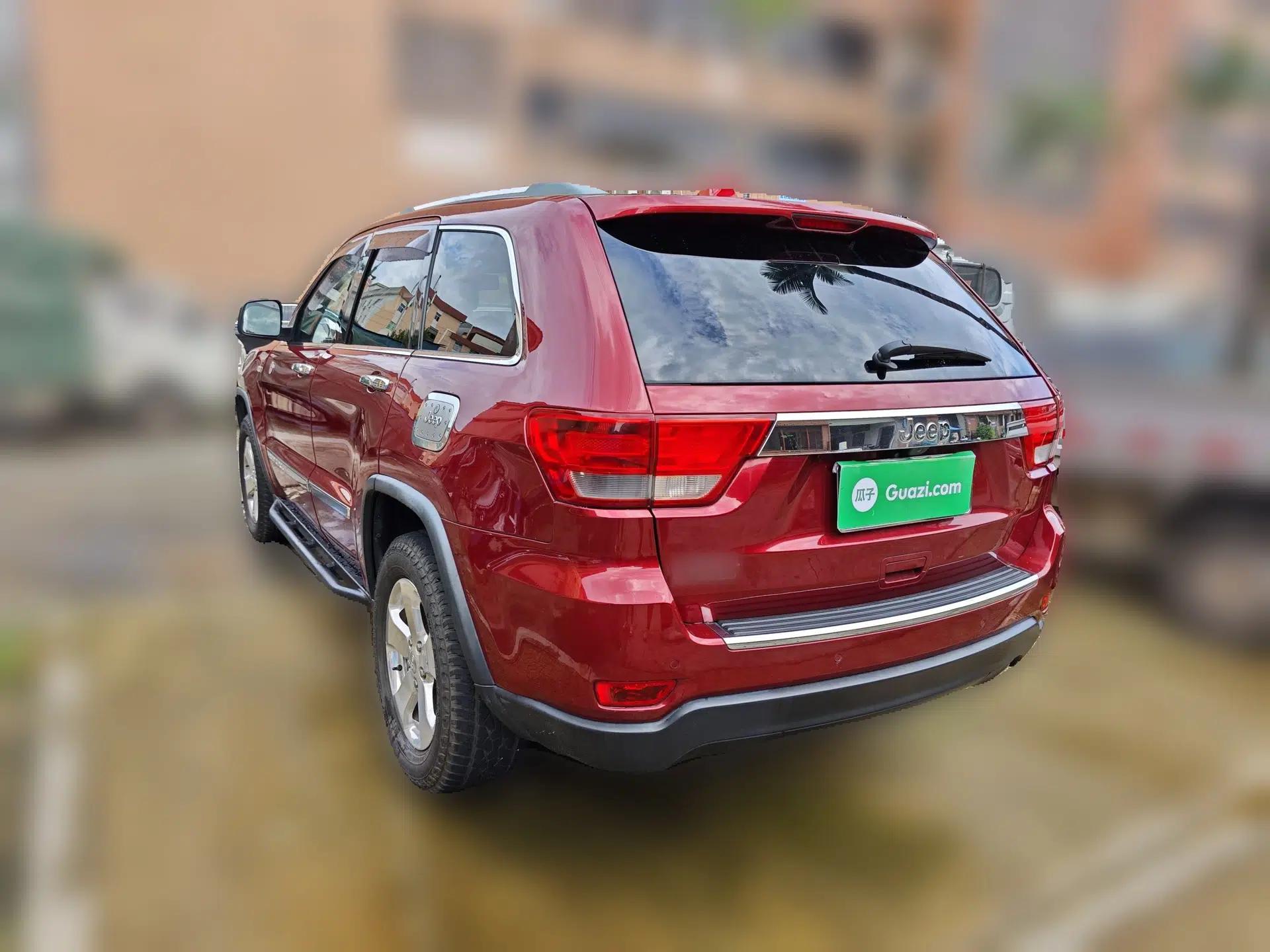 Jeep Grand Cherokee 2012 3.6L Luxury Navigation Edition — миниатюра 4