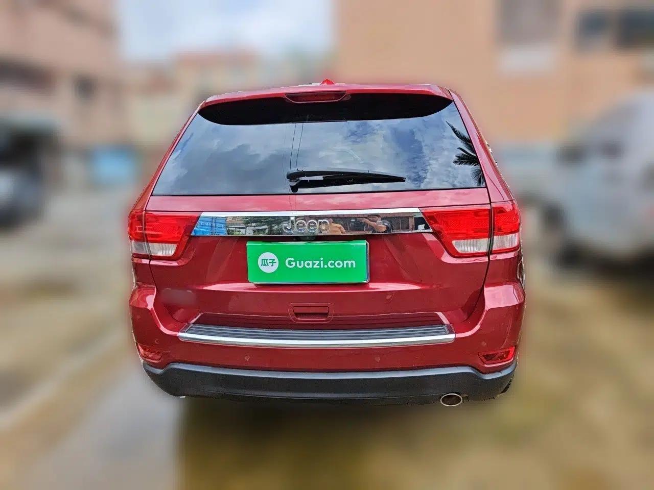 Jeep Grand Cherokee 2012 3.6L Luxury Navigation Edition — миниатюра 5