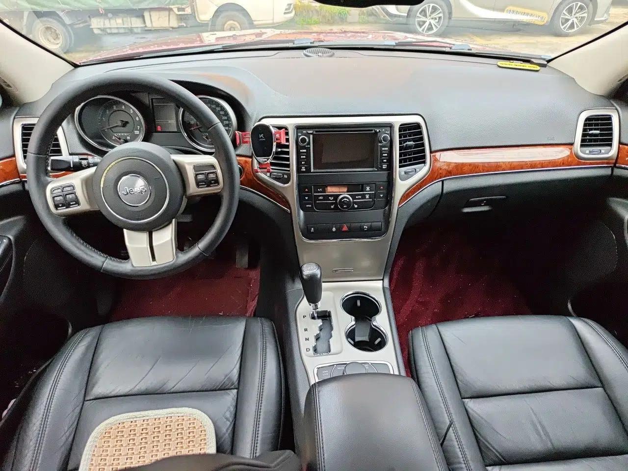 Jeep Grand Cherokee 2012 3.6L Luxury Navigation Edition — миниатюра 9