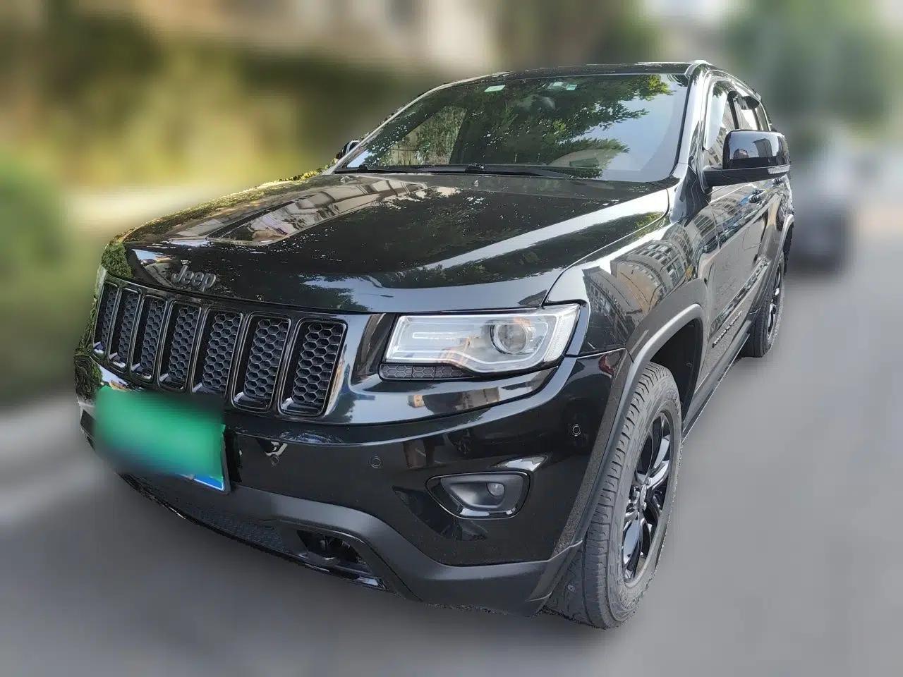 Jeep Grand Cherokee 2016 3.0L Comfort Navigation Edition — миниатюра 1