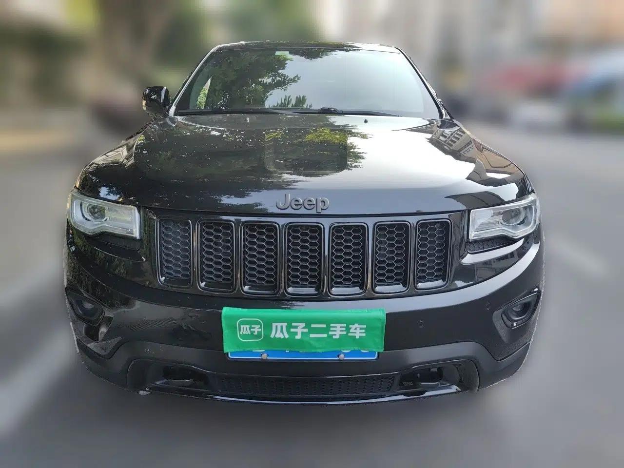Jeep Grand Cherokee 2016 3.0L Comfort Navigation Edition — миниатюра 2