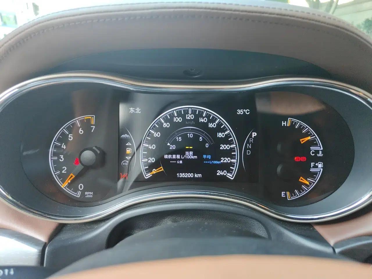 Jeep Grand Cherokee 2016 3.0L Comfort Navigation Edition — миниатюра 11