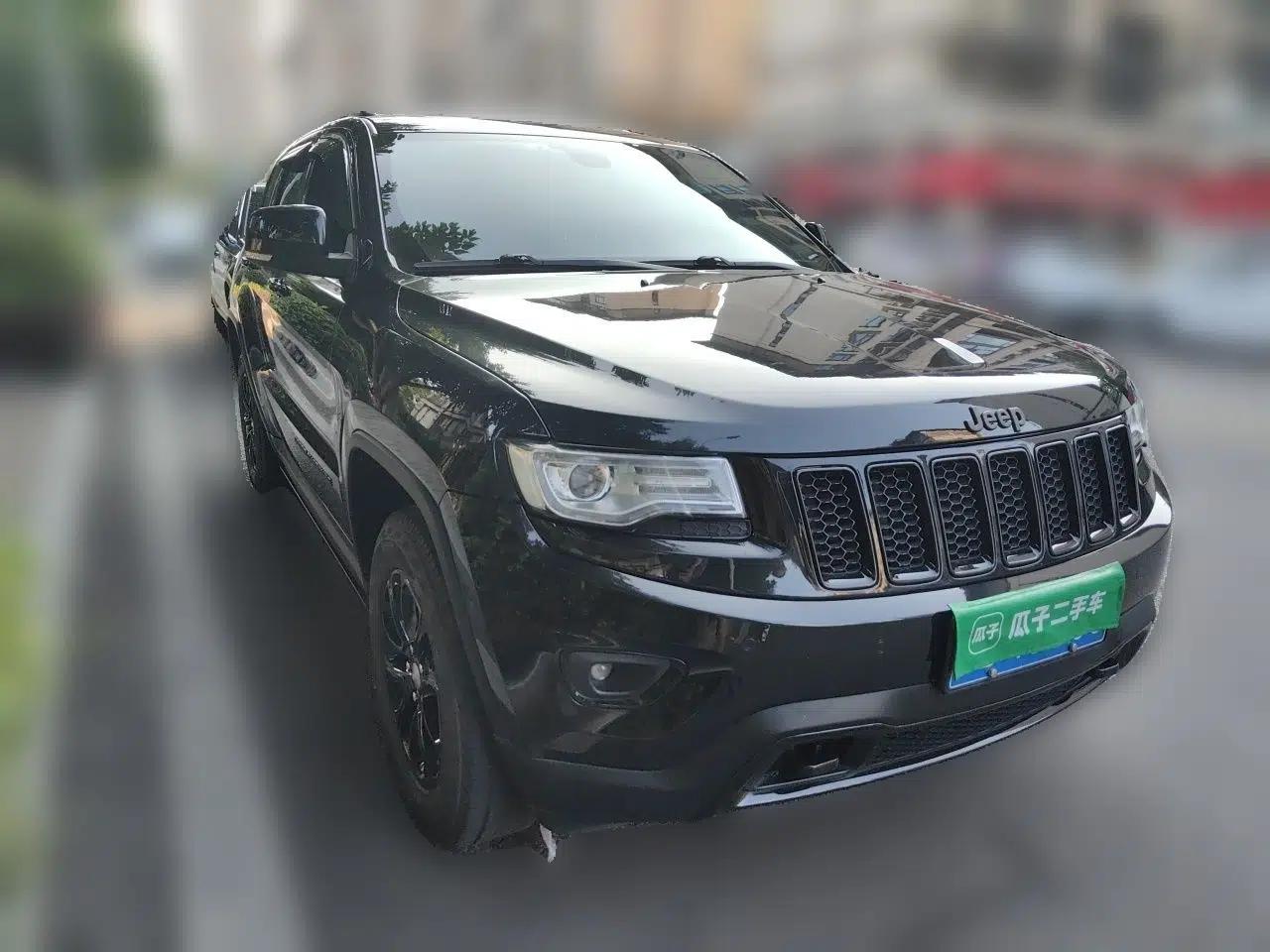 Jeep Grand Cherokee 2016 3.0L Comfort Navigation Edition — миниатюра 3