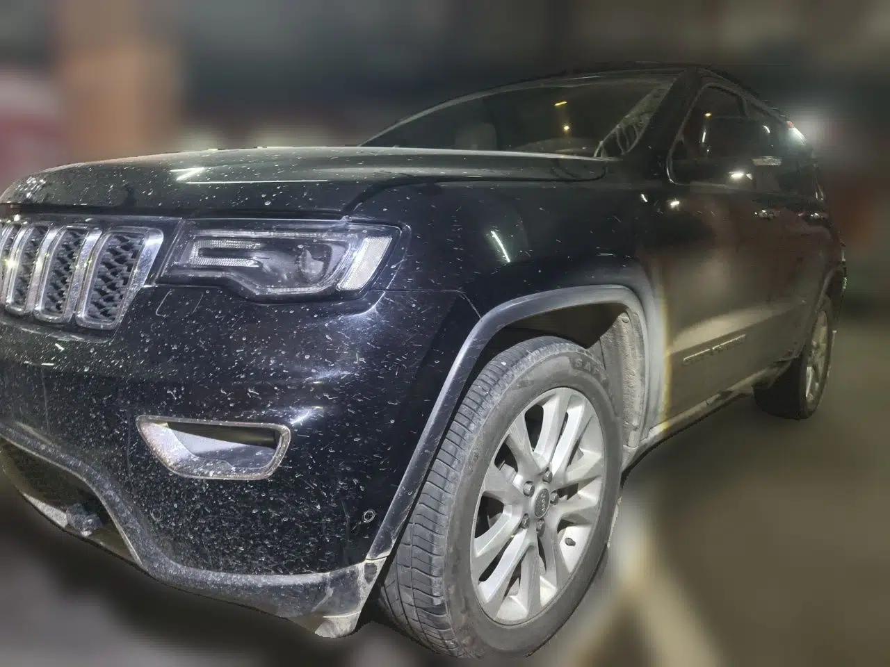 Jeep Grand Cherokee 2016 3.0L Comfort Navigation Edition — миниатюра 1