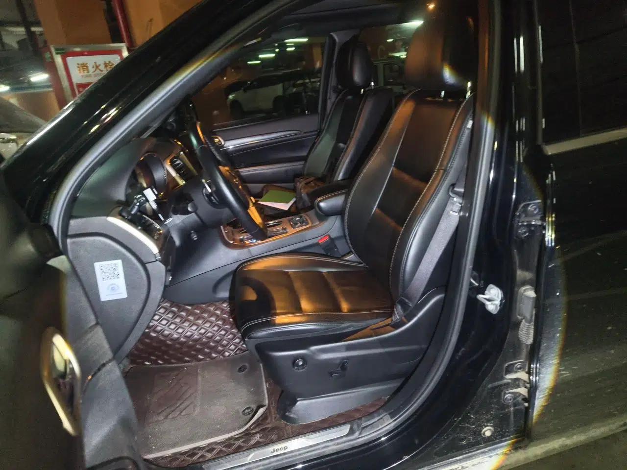 Jeep Grand Cherokee 2016 3.0L Comfort Navigation Edition — миниатюра 15