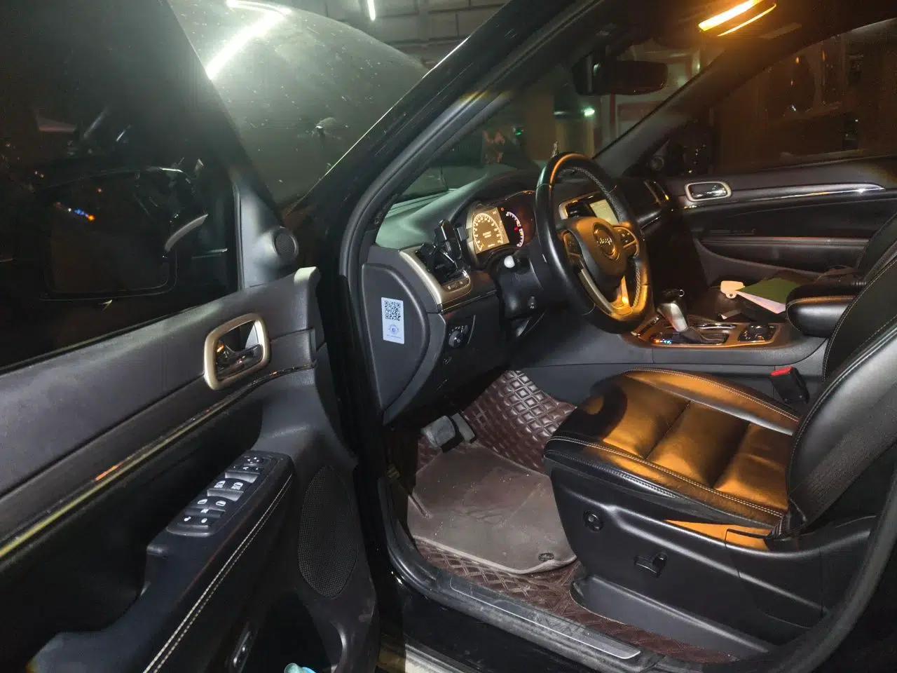 Jeep Grand Cherokee 2016 3.0L Comfort Navigation Edition — миниатюра 16