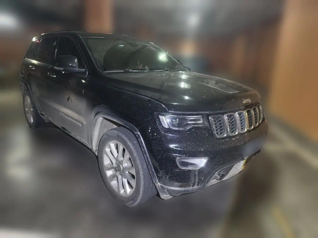 Jeep Grand Cherokee 2016 3.0L Comfort Navigation Edition — миниатюра 3