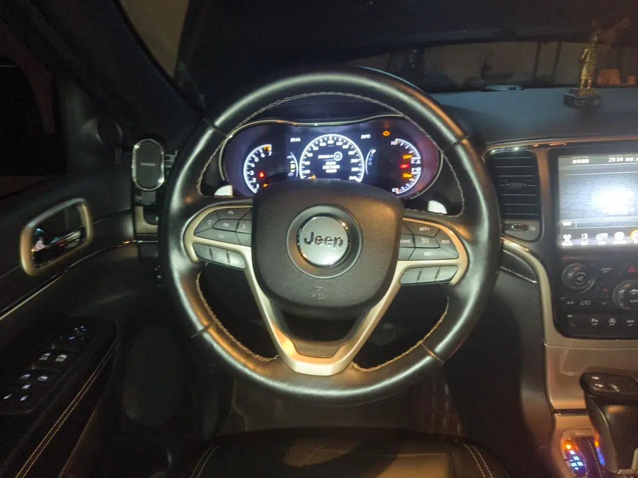 Jeep Grand Cherokee 2016 3.0L Comfort Navigation Edition — миниатюра 10