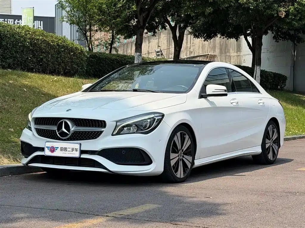 Imported Mercedes-Benz CLA 2018 CLA 200 Fashion Edition — миниатюра 1