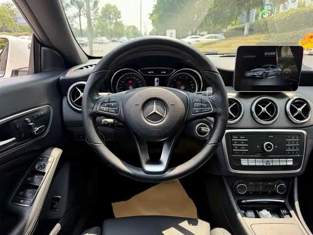 Imported Mercedes-Benz CLA 2018 CLA 200 Fashion Edition — миниатюра 14