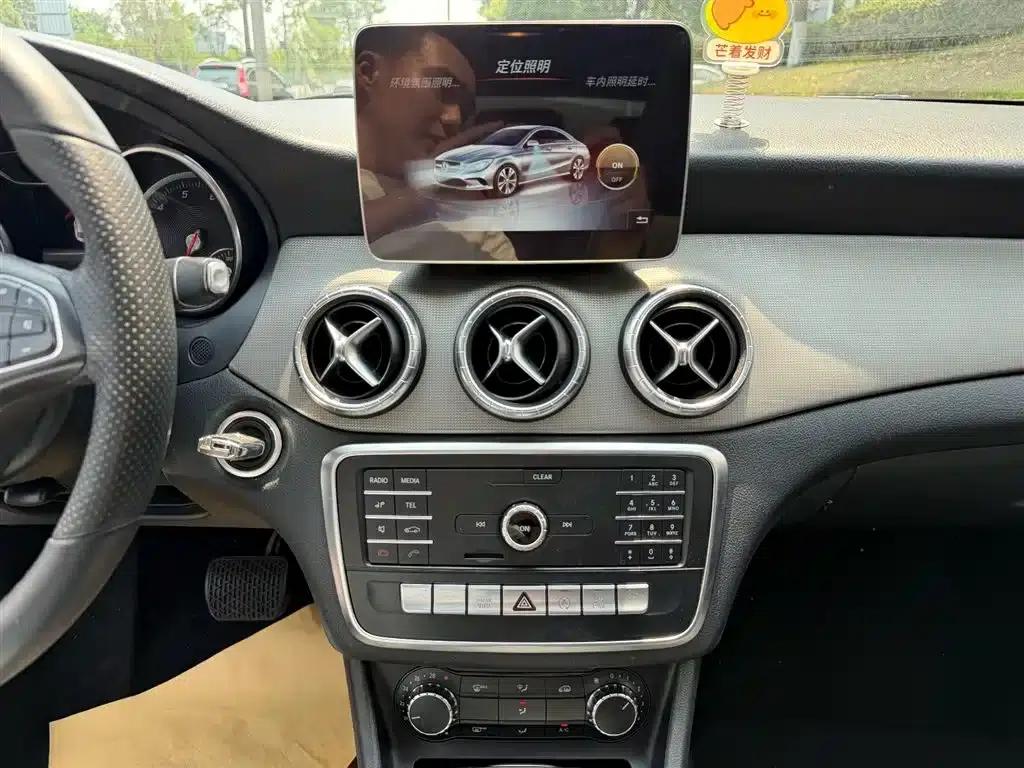 Imported Mercedes-Benz CLA 2018 CLA 200 Fashion Edition — миниатюра 9