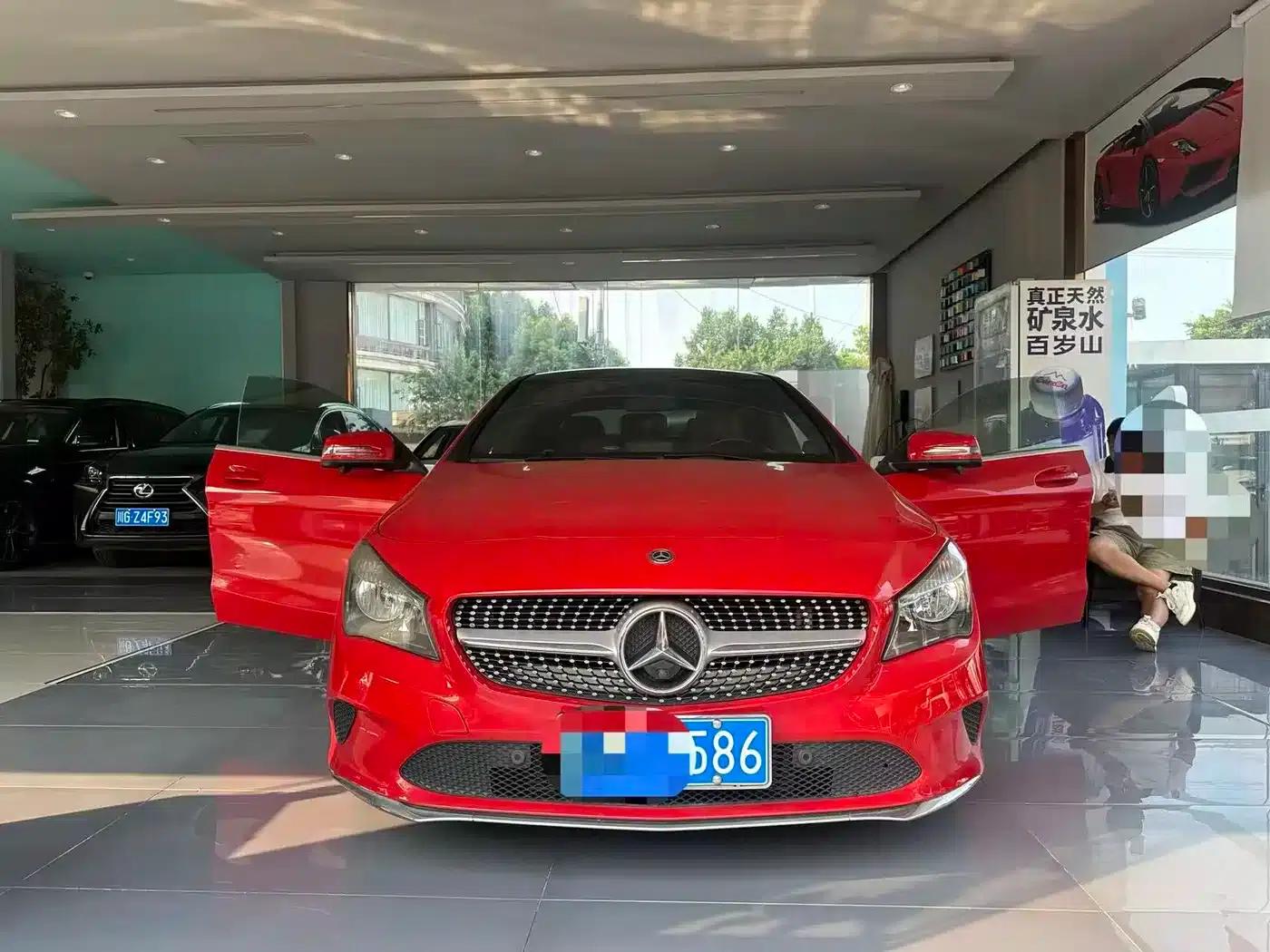 Imported Mercedes-Benz CLA 2018 CLA 200 Dynamic — миниатюра 1