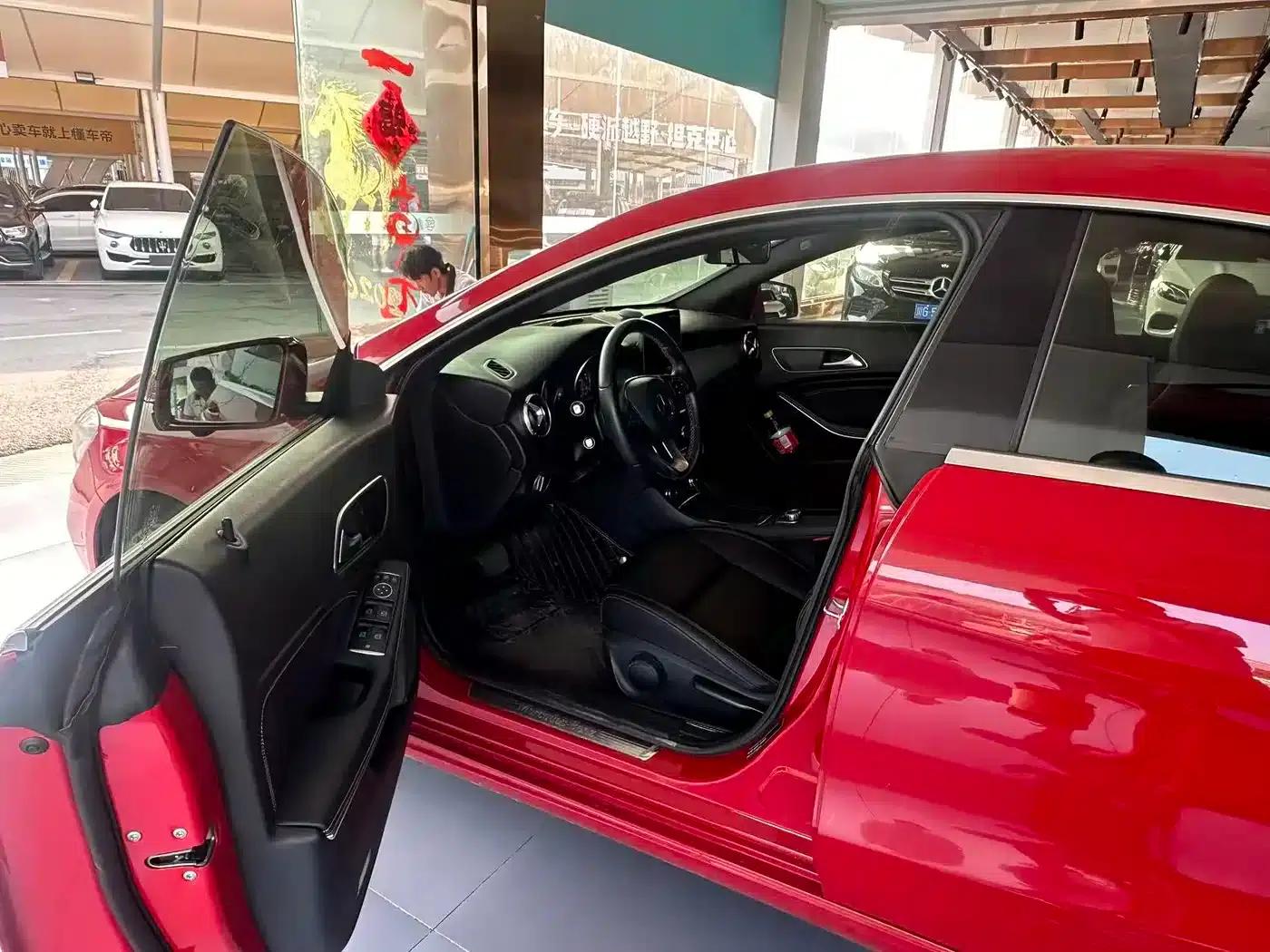 Imported Mercedes-Benz CLA 2018 CLA 200 Dynamic — миниатюра 5